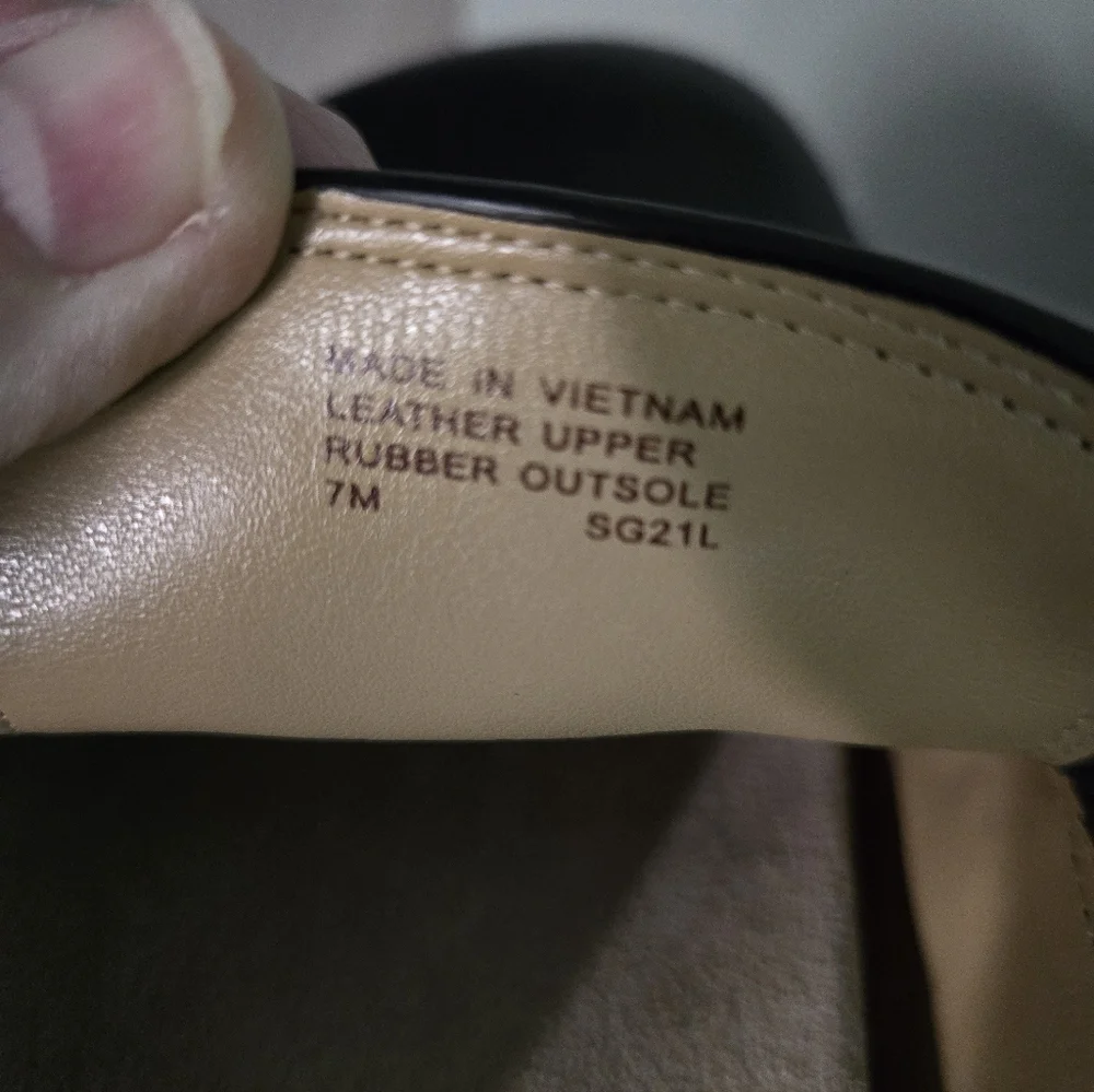 Michael Michael Kors Scarlett Black Leather Clogs Mules with Gold Chain Size 7 - Picture 6 of 6